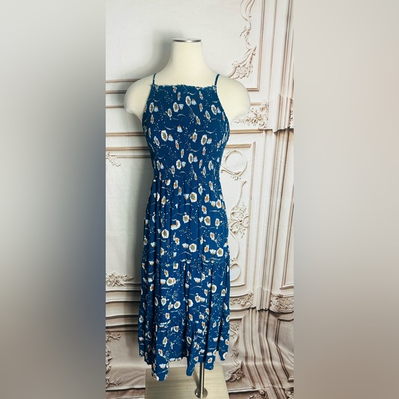 Charlotte Russe Dresses & Skirts - 3 for $36 Sale! Charlotte Russe Blue Floral Strapless Midi Dress